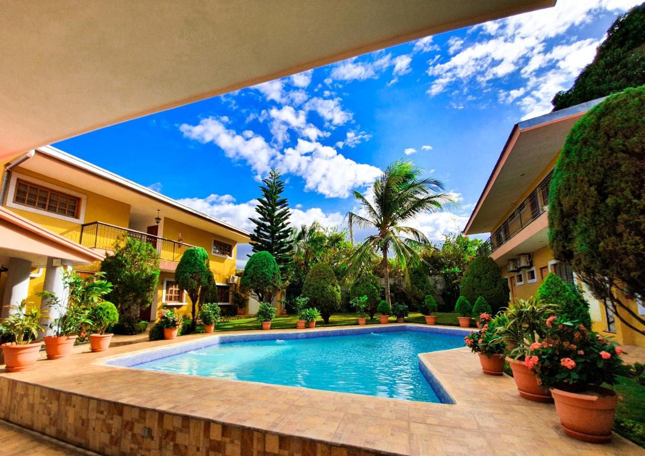 Hotel Los Pinos Манагуа Экстерьер фото