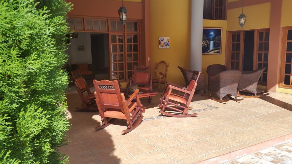 Hotel Los Pinos Манагуа Экстерьер фото
