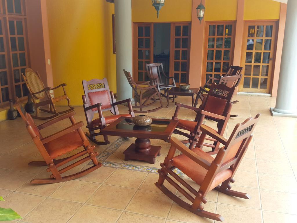 Hotel Los Pinos Манагуа Экстерьер фото