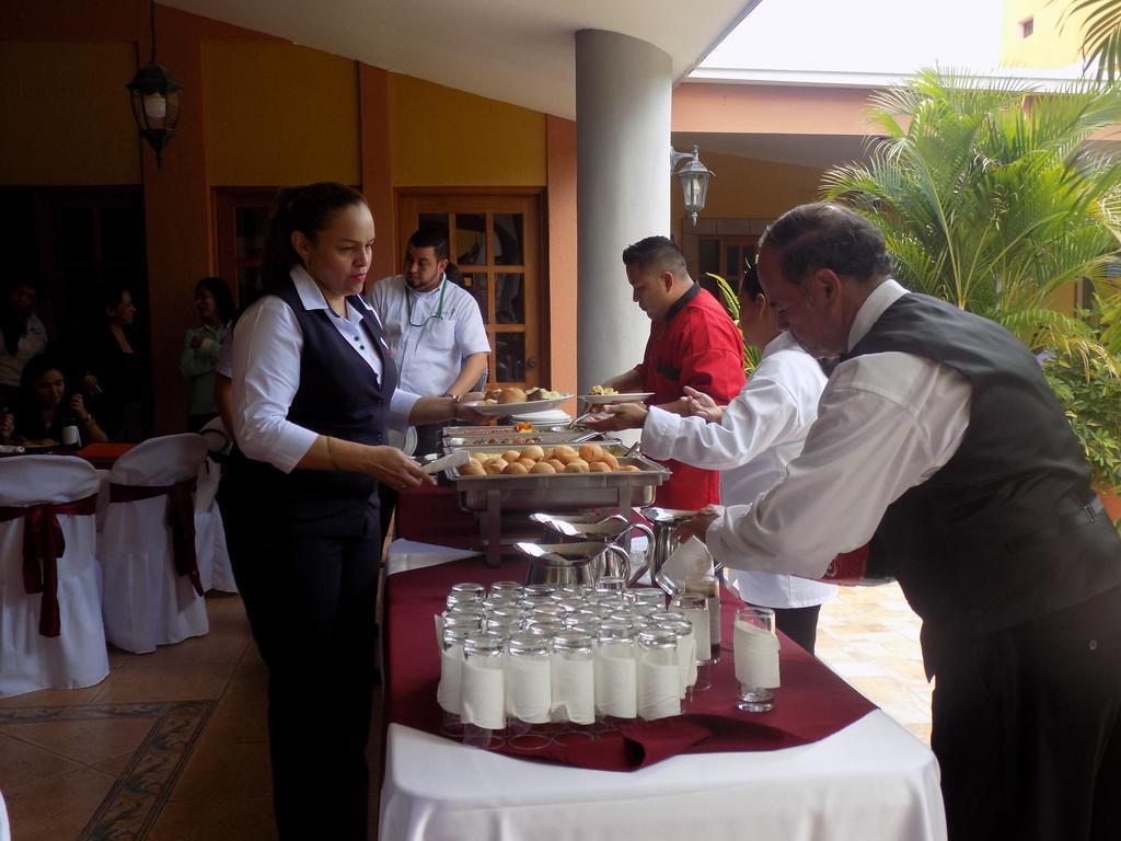 Hotel Los Pinos Манагуа Экстерьер фото