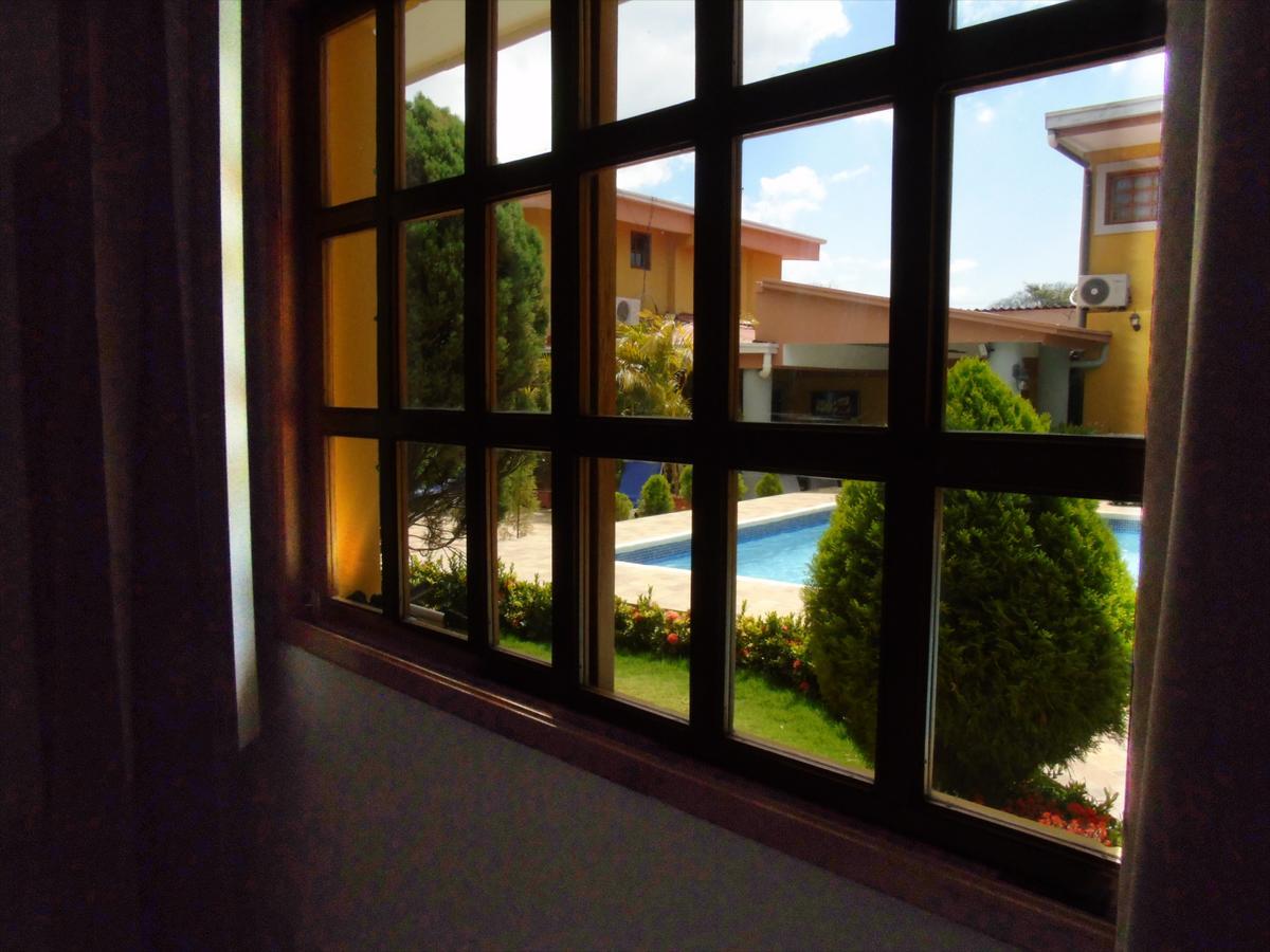 Hotel Los Pinos Манагуа Экстерьер фото